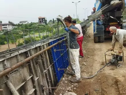 Pouring the wall in the trench, with the vibrator